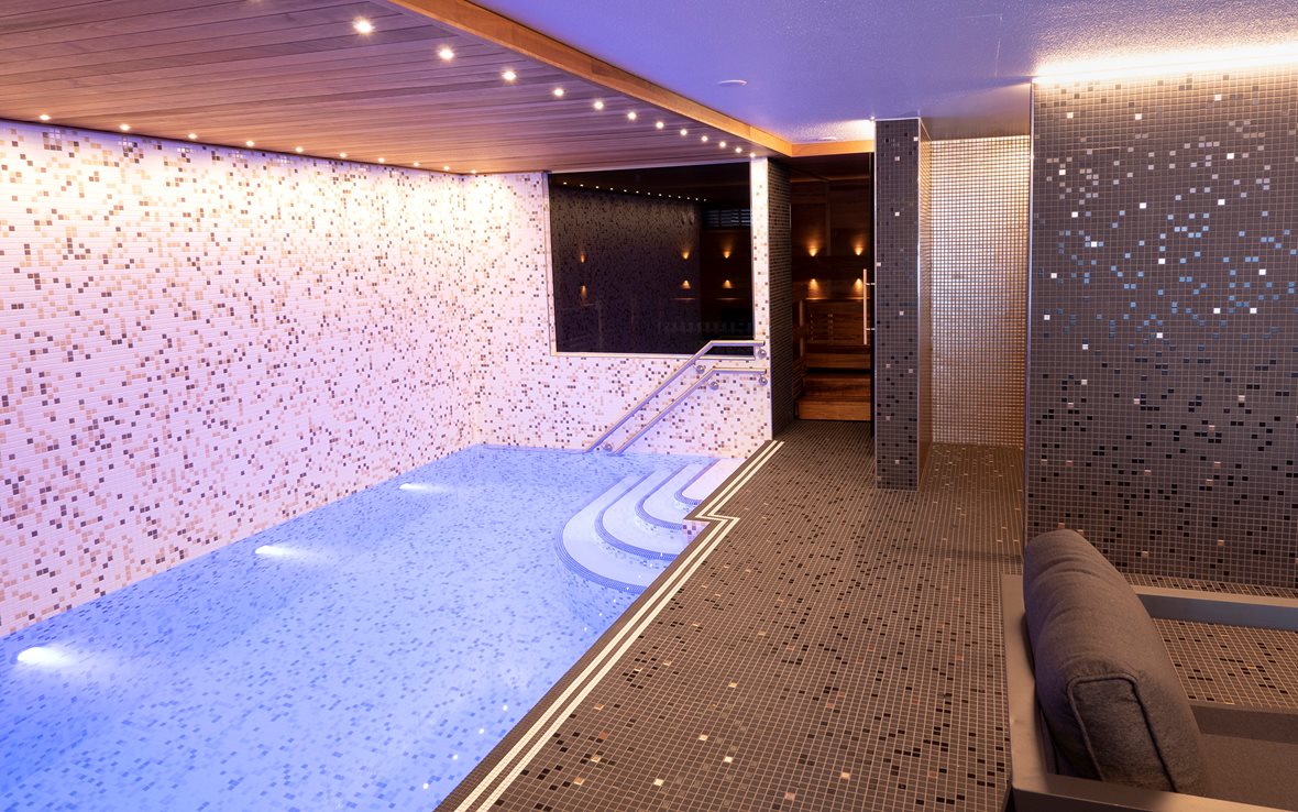 Lauttasaarelaistaloyhtiön hulppeat uima-allasosastot