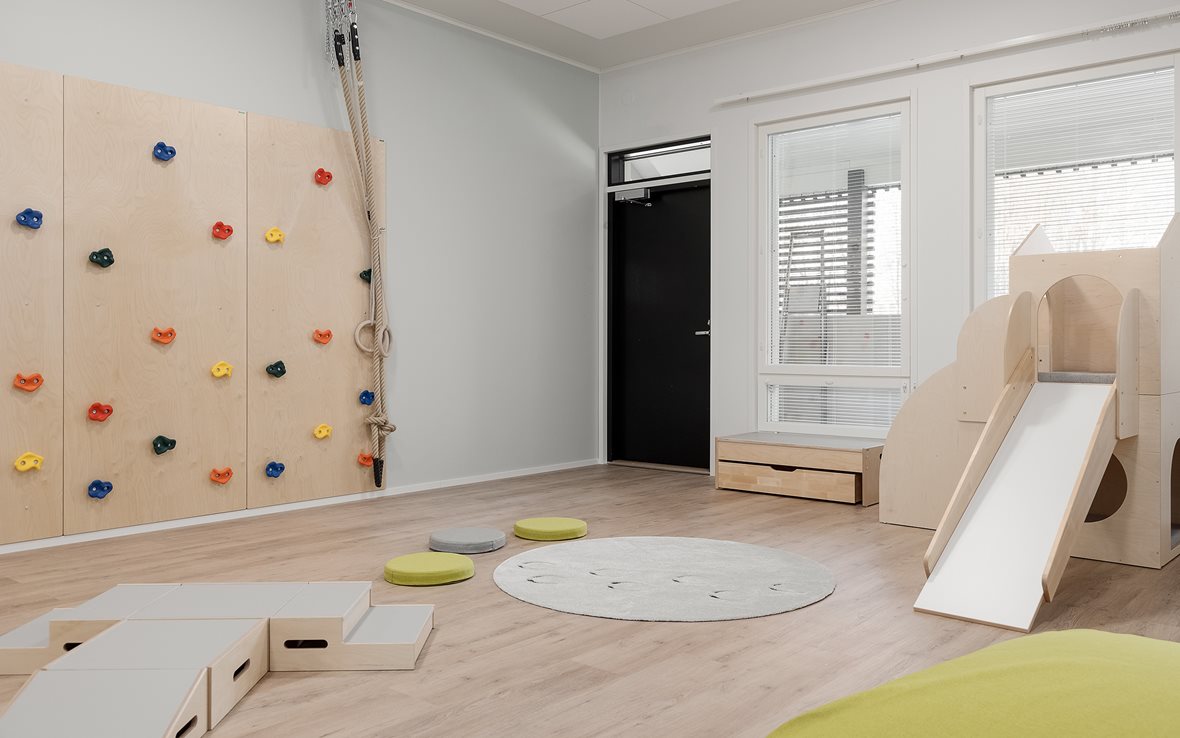 Vinyylilankut ja -laatat oppilaitoksissa ja päiväkodeissa